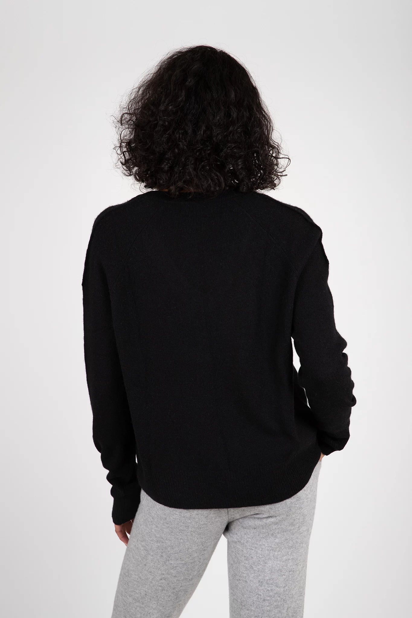 Sloane Cashmere V-Neck Sweaters & Knits One Grey Day
