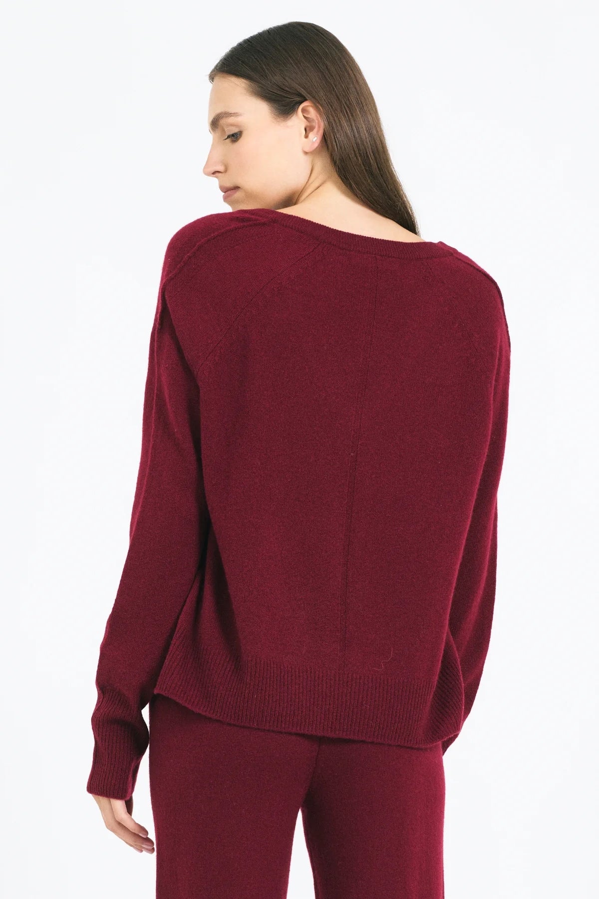 Sloane Cashmere V-Neck Sweaters & Knits One Grey Day