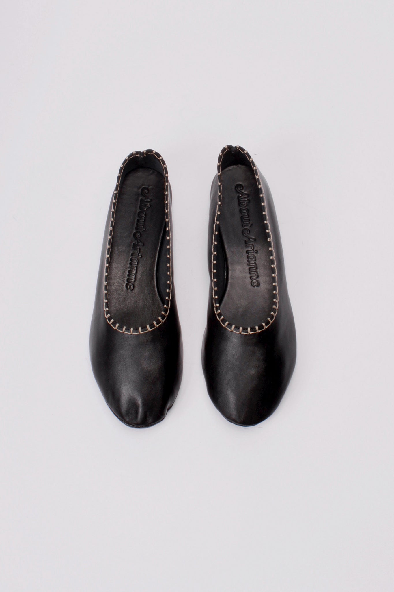 About-Arianne-Ginesta-Black