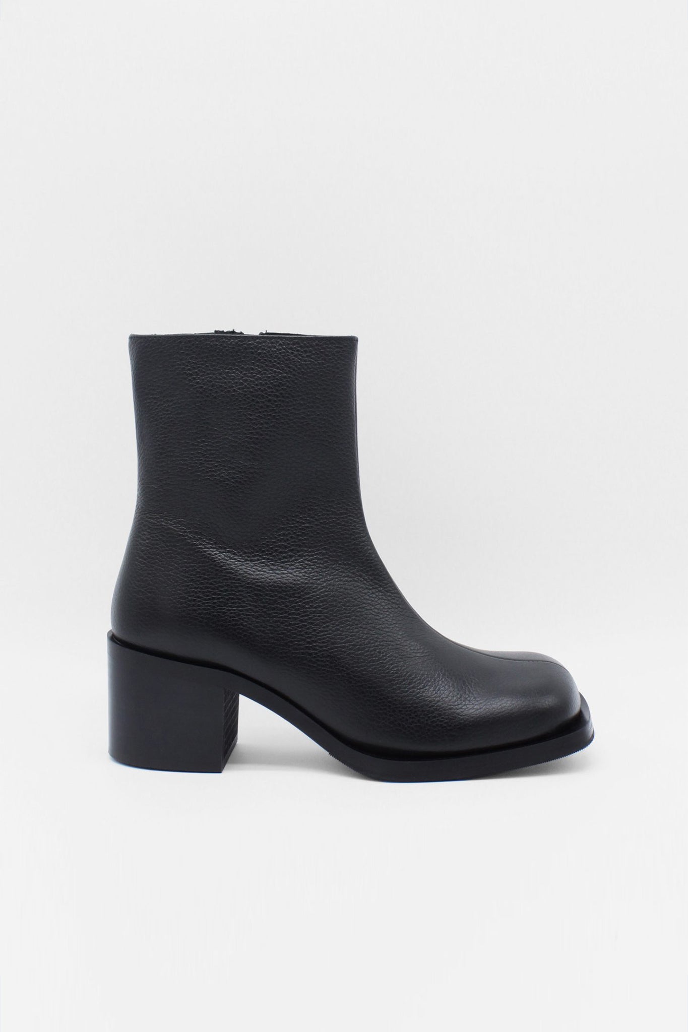    About-Arianne-Otis-Black