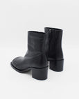    About-Arianne-Otis-Black