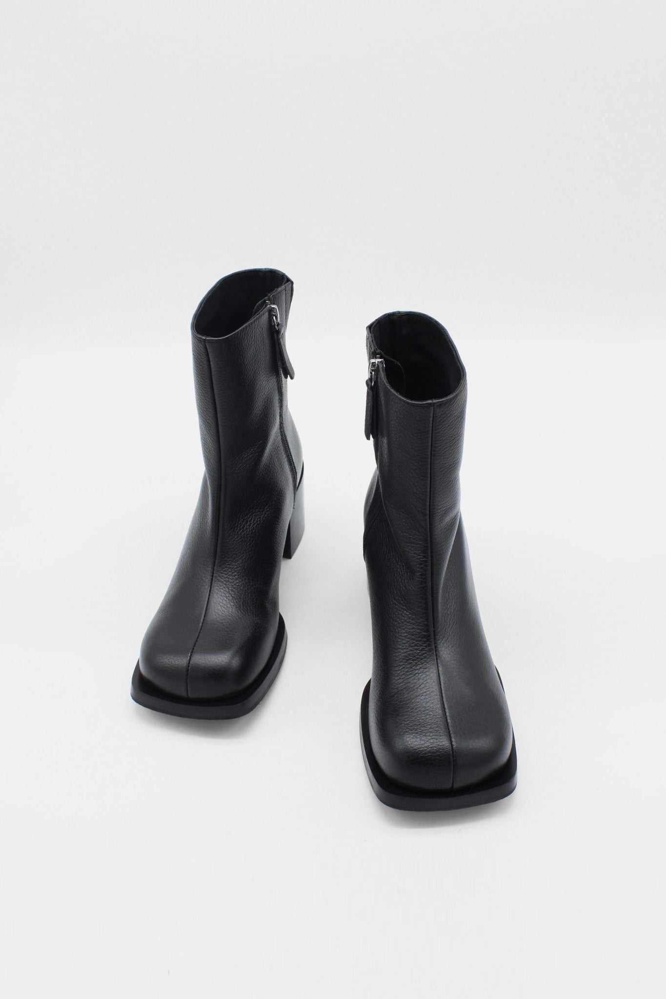    About-Arianne-Otis-Black