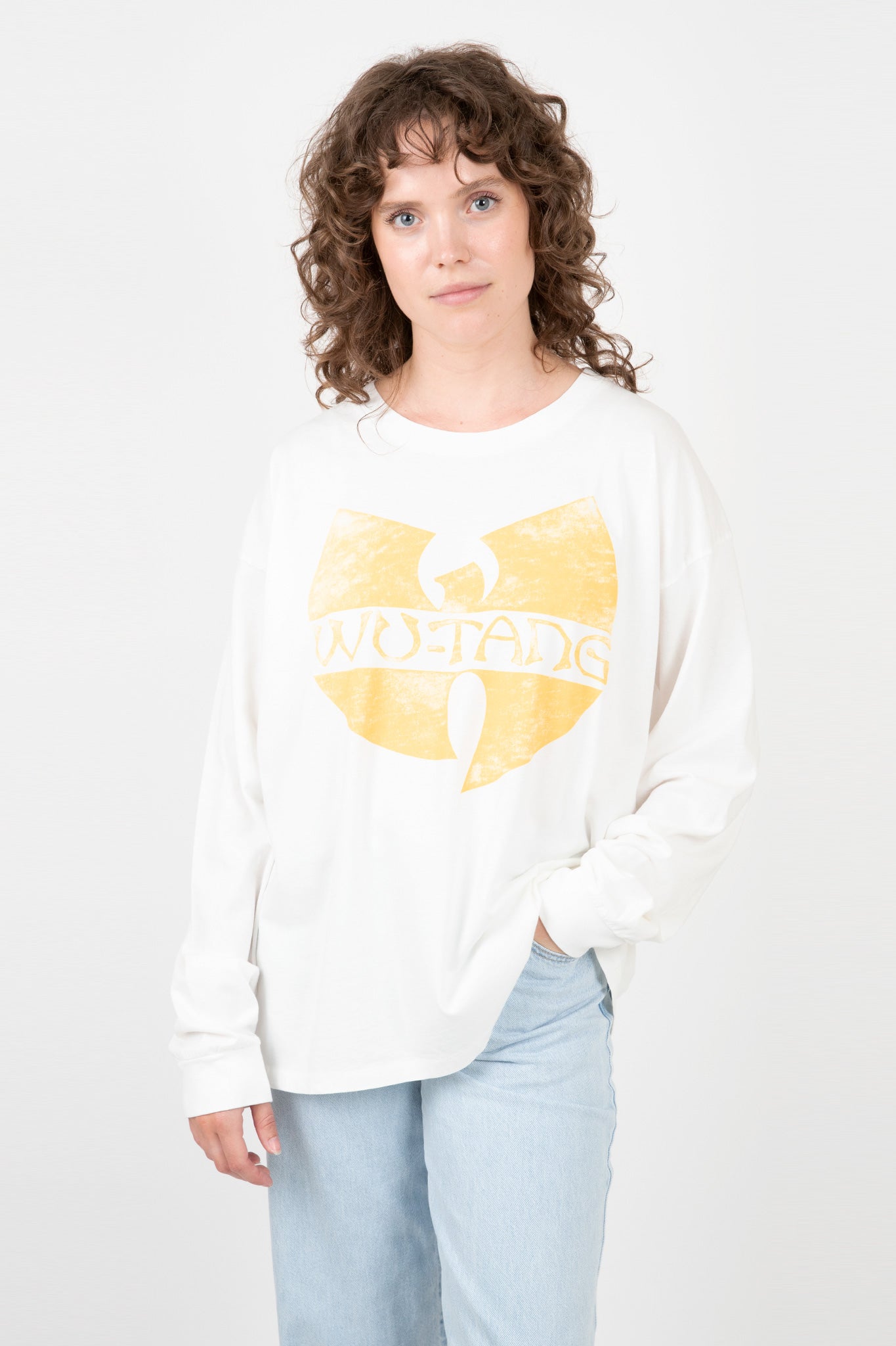    Daydreamer-Wu-Tang-Clan-Cream-Long-Sleeve-Tee-Vintage-White