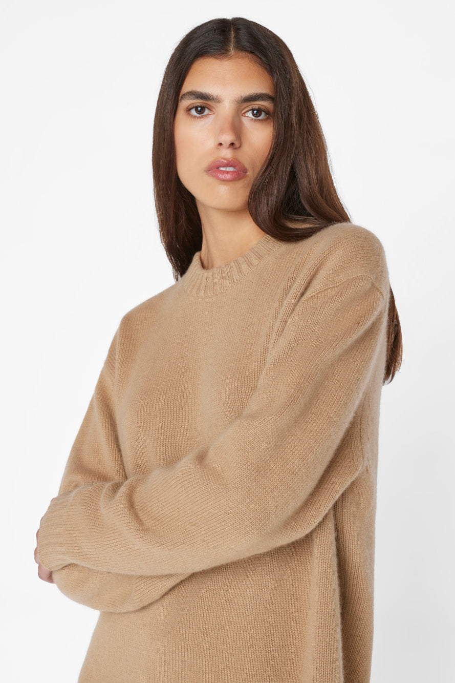FRAME-Boyfriend-Cashmere-Crew-Light-Camel