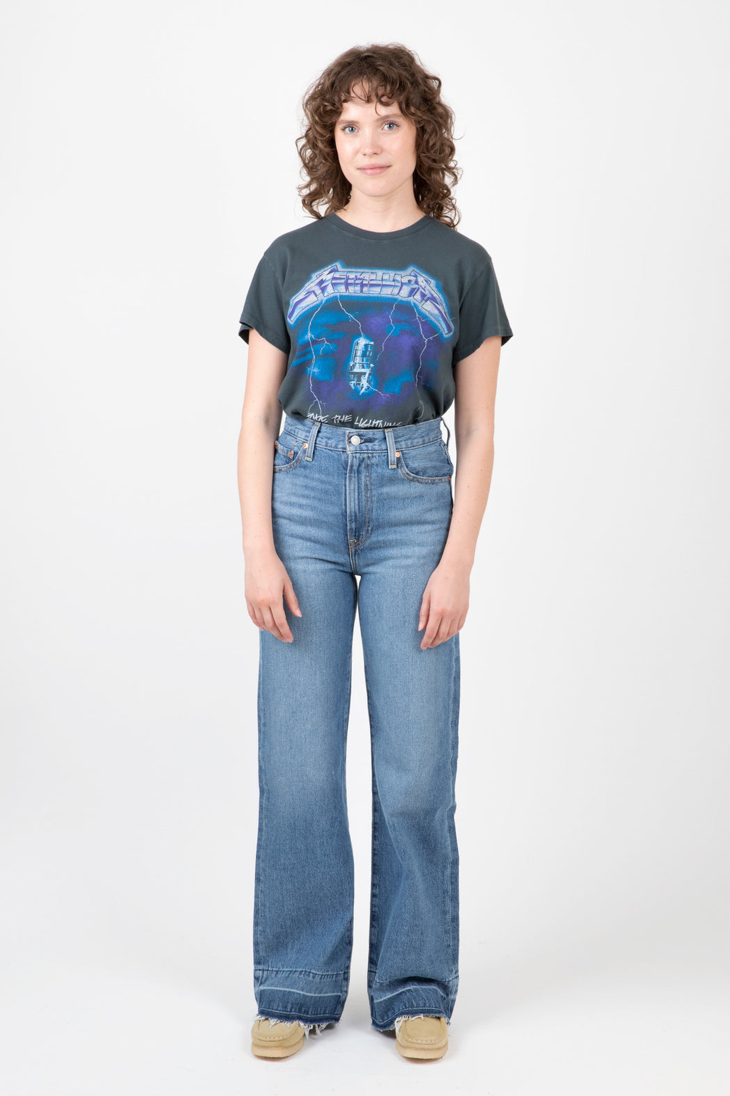 Levis-Ribcage-Wide-Leg-Jeans-Shes-a-Cutie