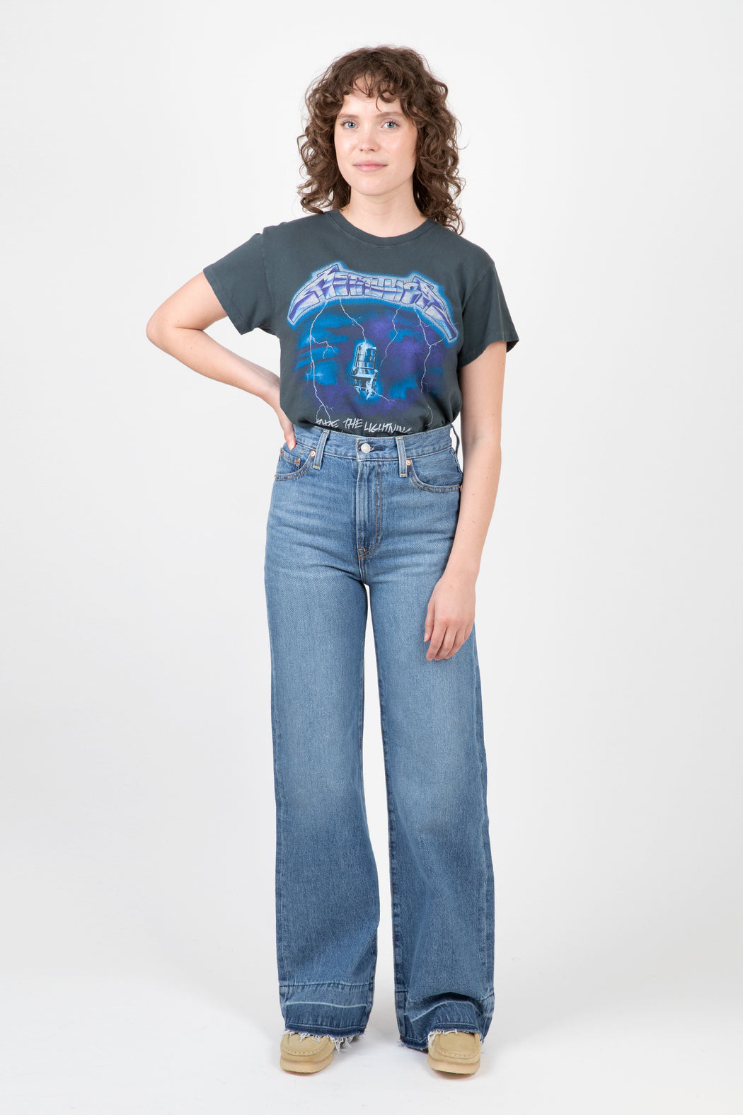 Levis-Ribcage-Wide-Leg-Jeans-Shes-a-Cutie