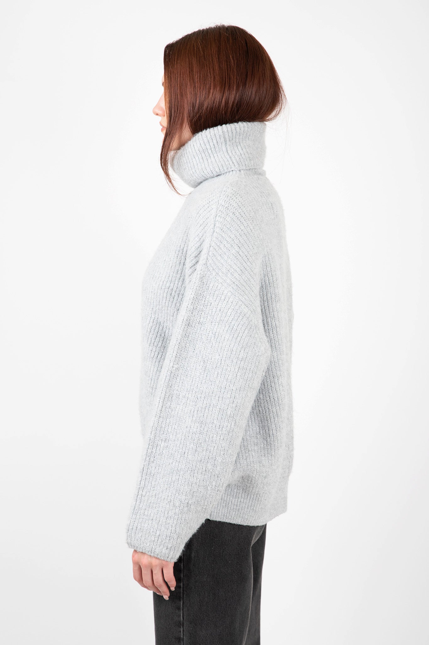 Lyla-Luxe-Sahar-Mockneck-Sweater-Light-Grey