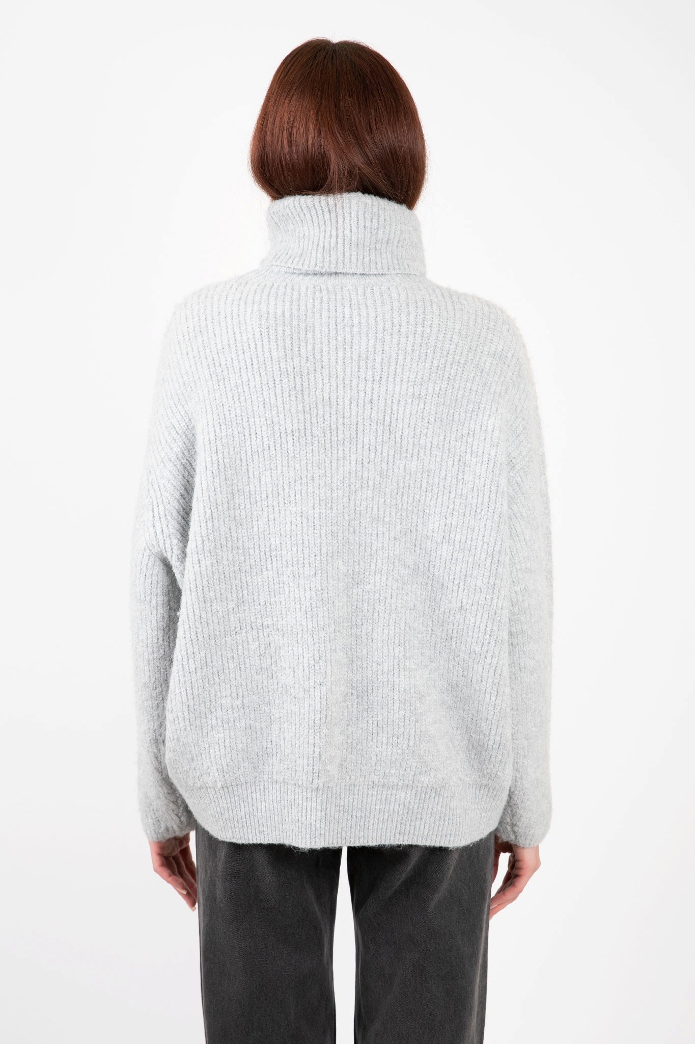 Lyla-Luxe-Sahar-Mockneck-Sweater-Light-Grey