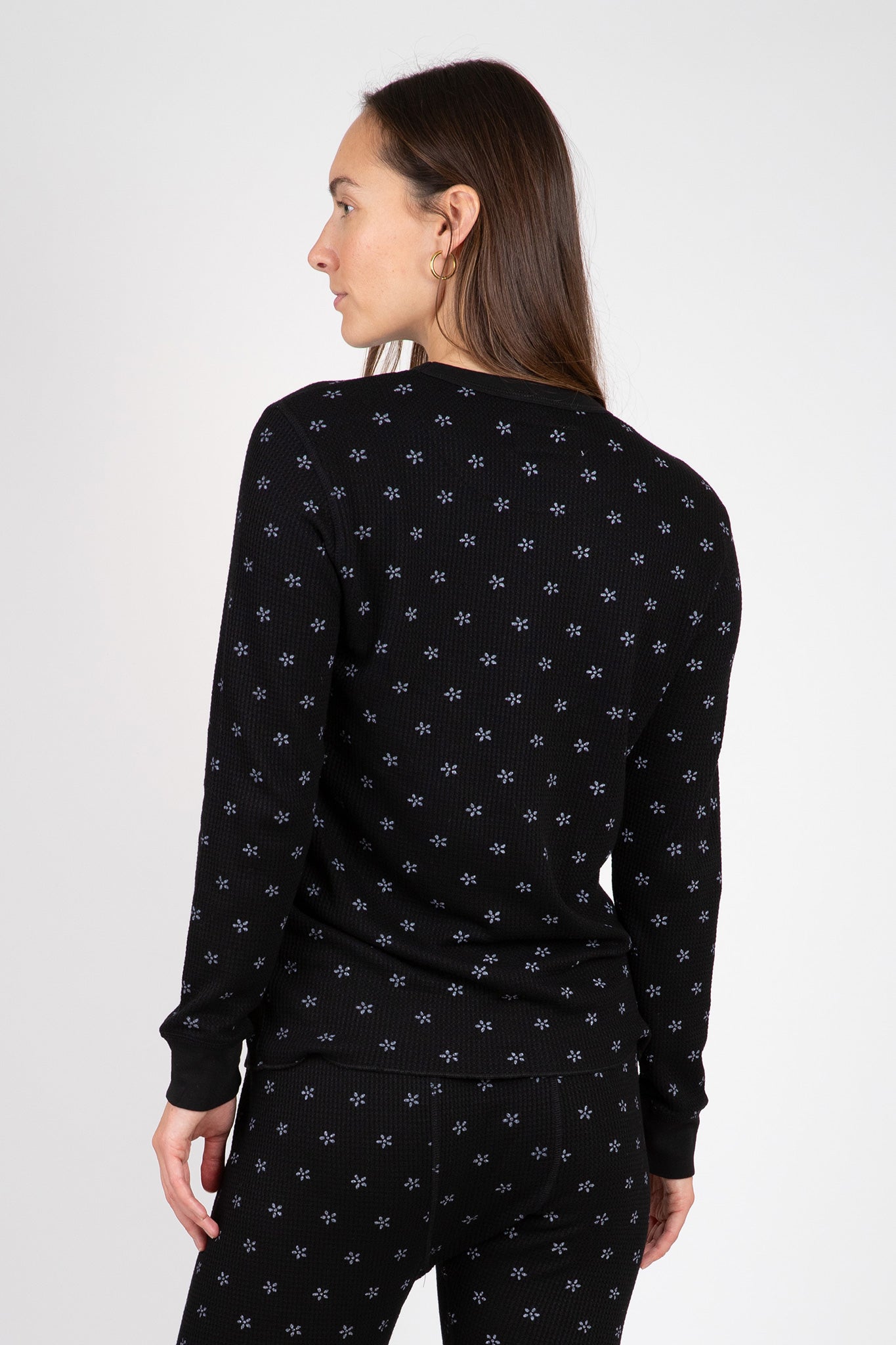 The-Great-The-Waffle-Surplus-Crew-Almost-Black-with-Cream-Snow-Floral