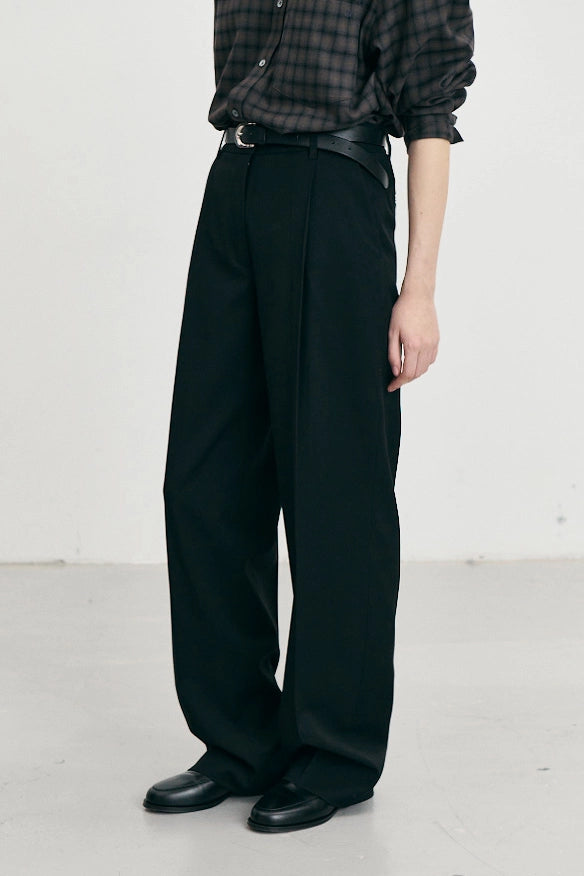 Pleated Semi-Wide Slacks Pants Dunst