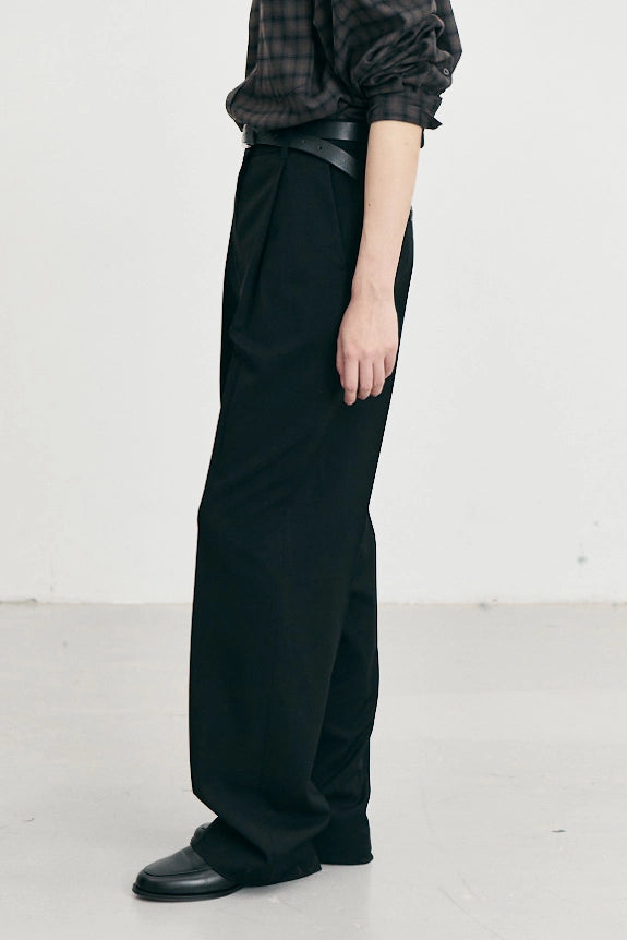 Pleated Semi-Wide Slacks Pants Dunst