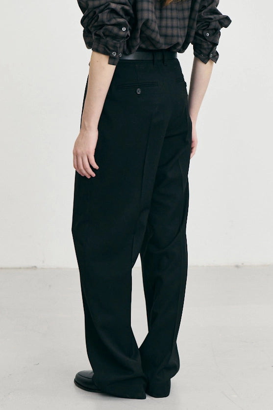 Pleated Semi-Wide Slacks Pants Dunst