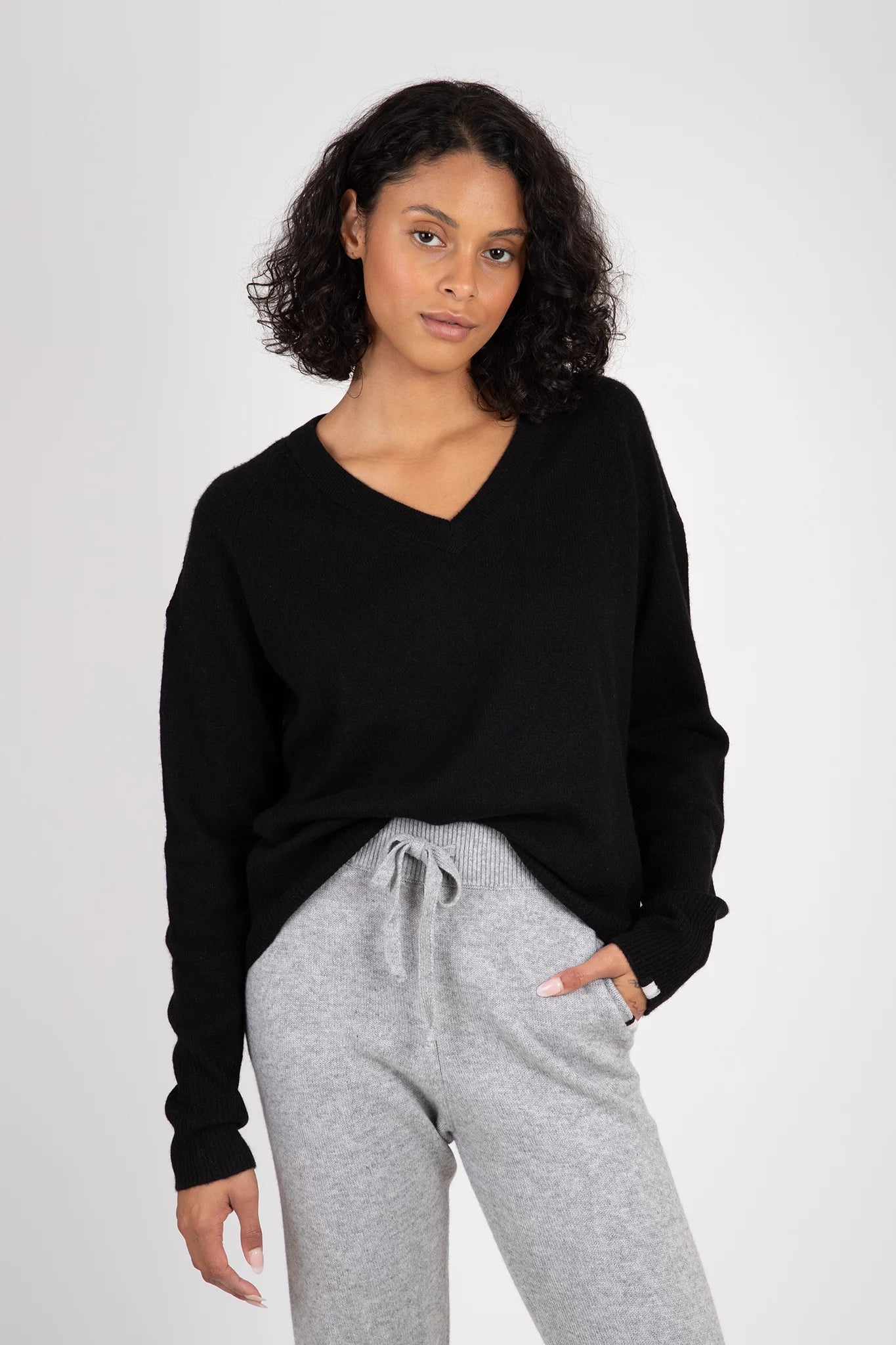 Sloane Cashmere V-Neck Sweaters & Knits One Grey Day   