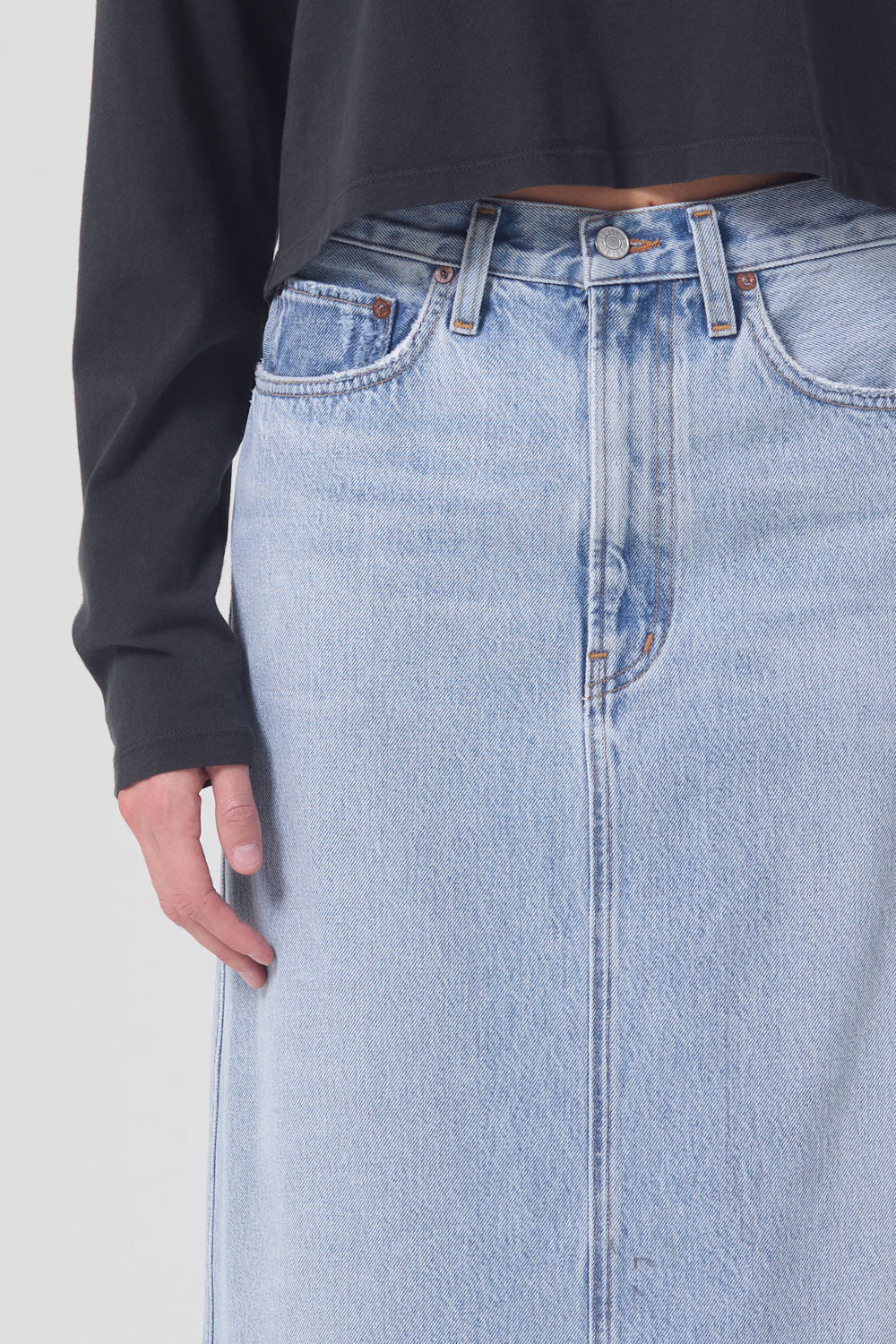 AGOLDE-Hilla-Skirt-Practice