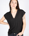 FRAME-Le-Mid-Rise-V-Neck-Tee-Noir