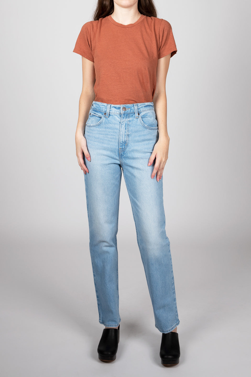    Levis-70s-High-Rise-Slim-Straight-Worn-Medium-Indigo