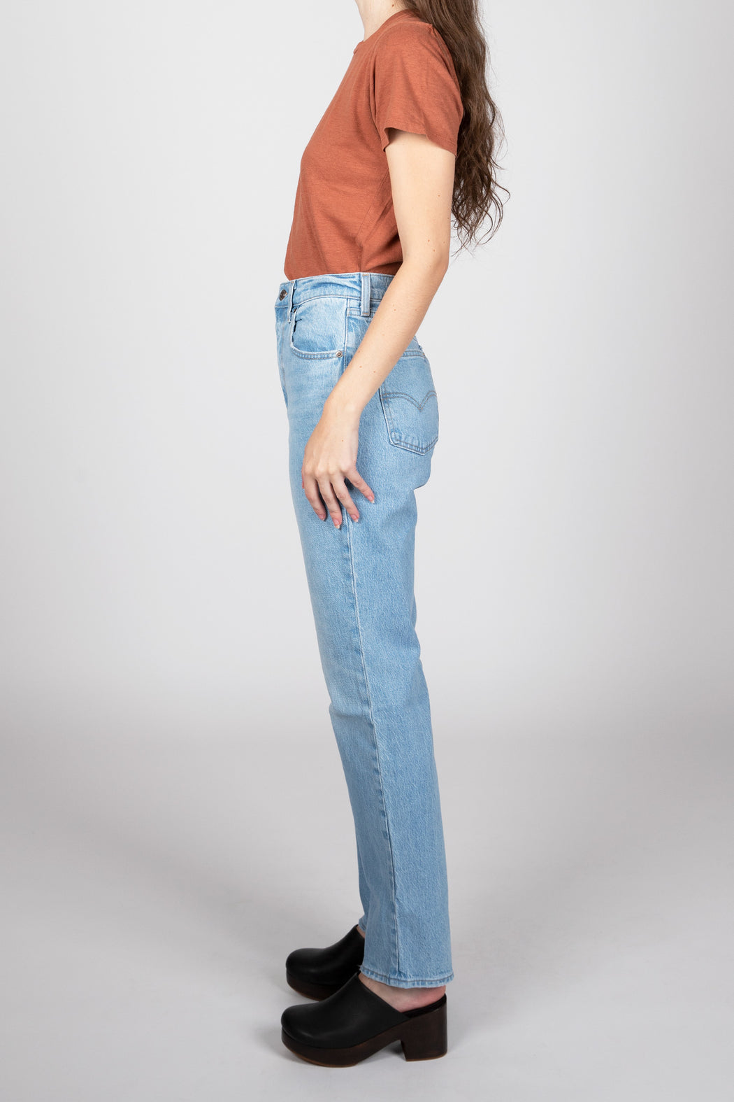    Levis-70s-High-Rise-Slim-Straight-Worn-Medium-Indigo
