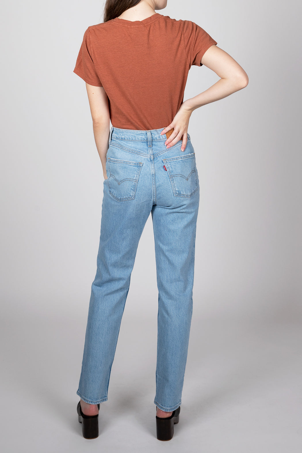   Levis-70s-High-Rise-Slim-Straight-Worn-Medium-Indigo