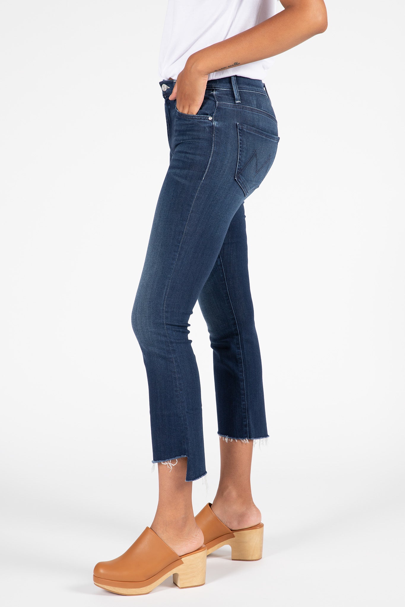 MOTHER-The-Insider-Crop-Step-Fray-Tongue-Chic