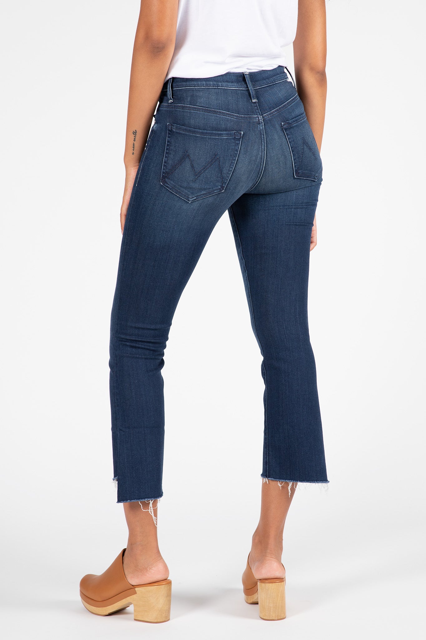 MOTHER-The-Insider-Crop-Step-Fray-Tongue-Chic