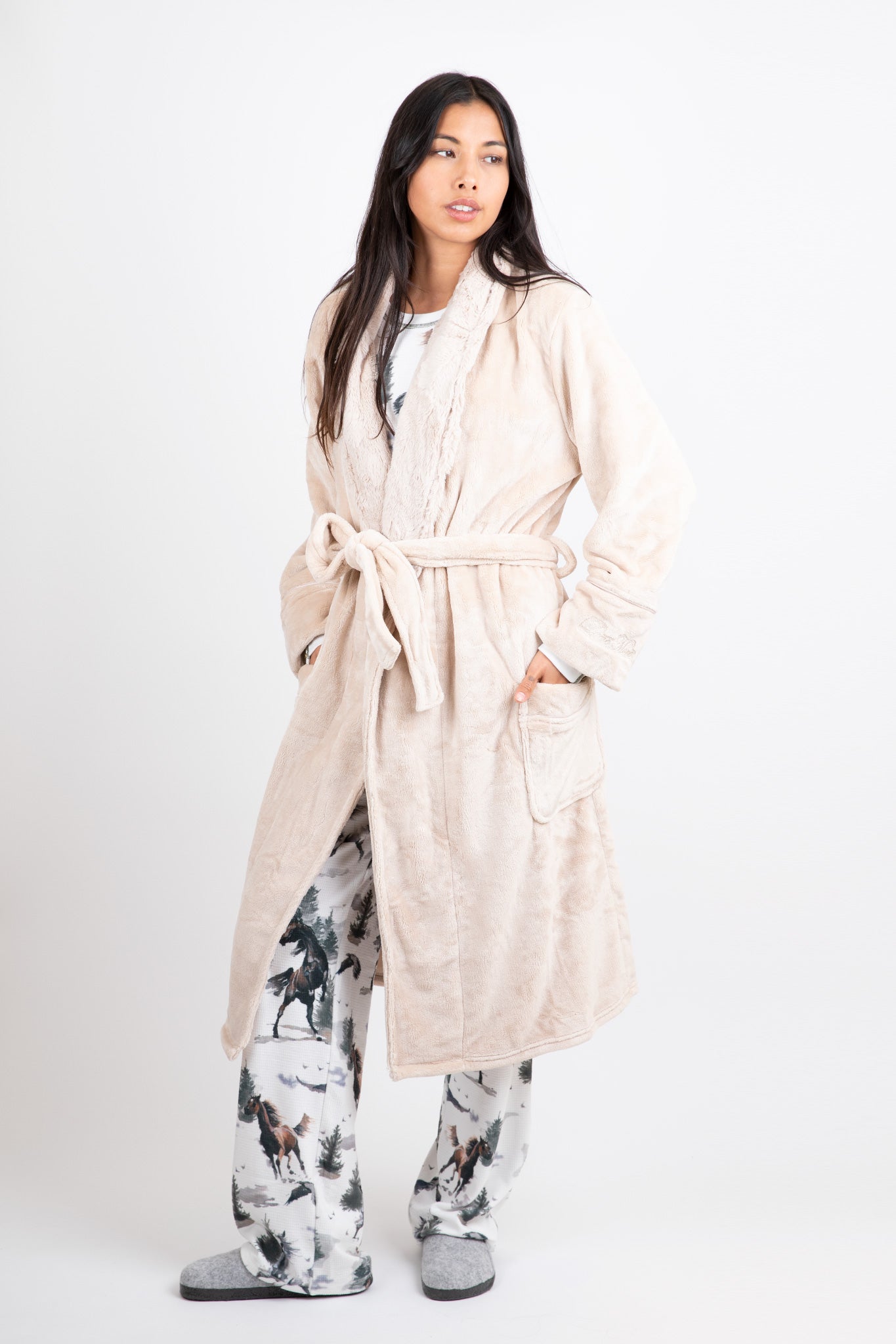    PJ-Salvage-Luxe-Plush-Robe-Champagne