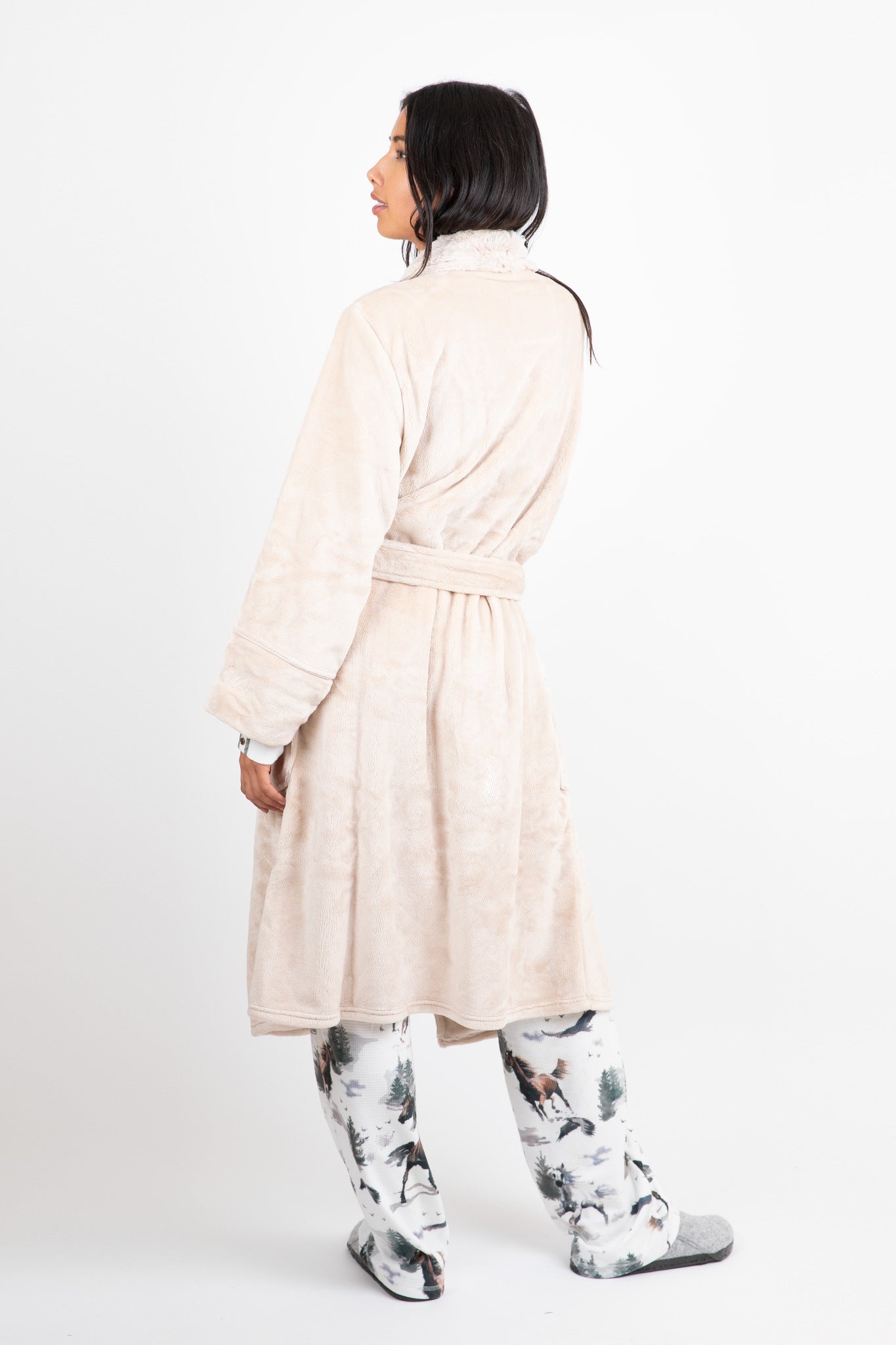    PJ-Salvage-Luxe-Plush-Robe-Champagne